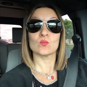 Meet your Posher, Rebecca