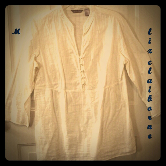 🆕 $ALE price! 🌟Charming 3/4-slv emp-wst top🌟