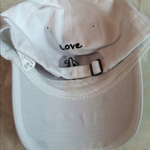 👌🏻💫 Snapping Hand Embroidered Hat - Picture 2 of 2