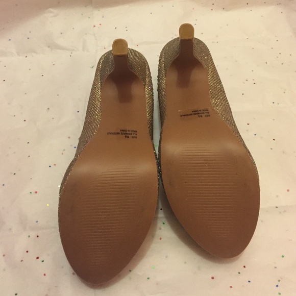 Golden pumps 8.5. Excellent condition - Picture 3 of 3