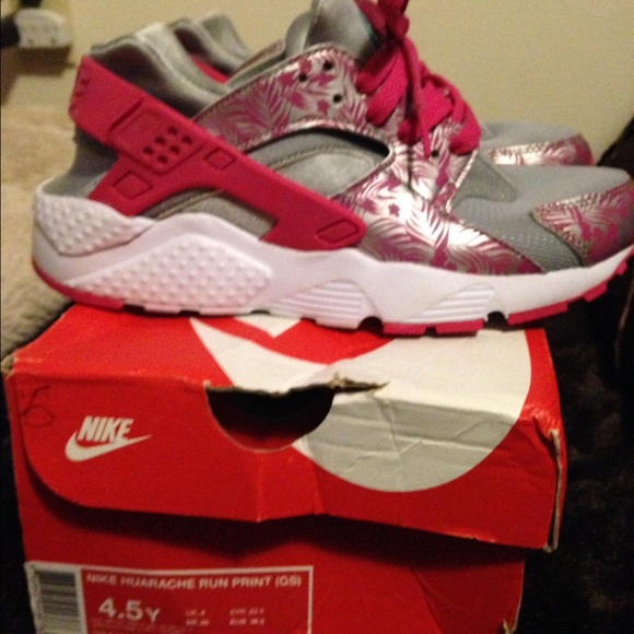 *Final Sale*Grade School Girls Nike Huarache