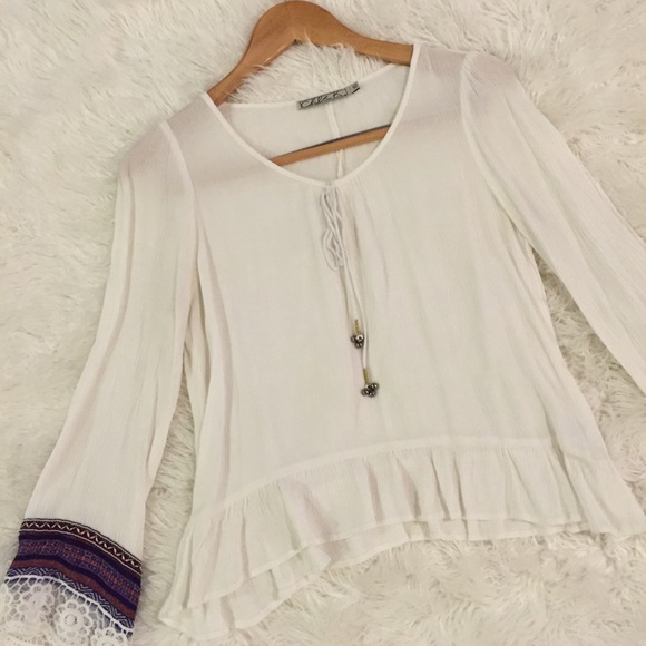 Chloe K Tops - Chloe K boho peasant crochet top