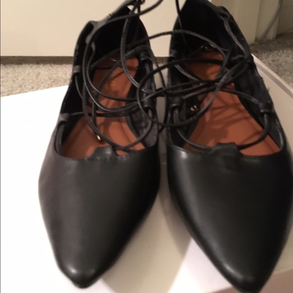 Old Navy Shoes - Pointy-toe Lace up flat in black