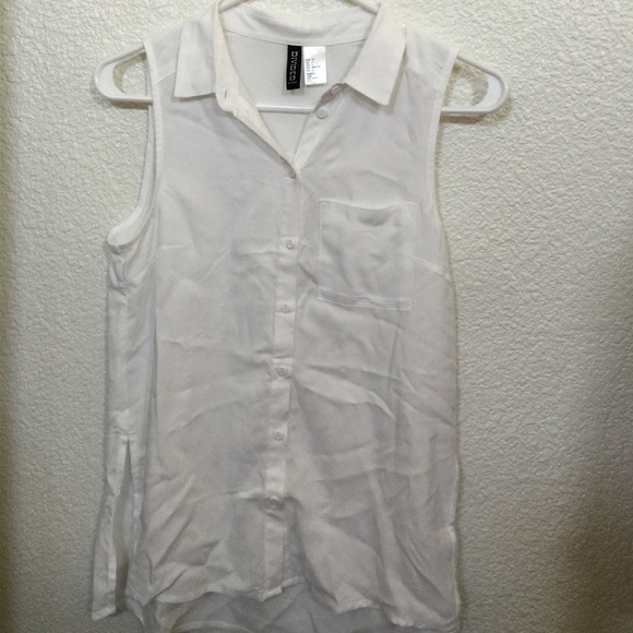 NWOT H&M Divided White Sleeveless Button-Up Blouse