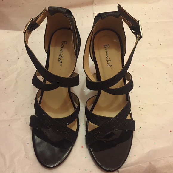 Black heels, size 8. - Picture 1 of 3