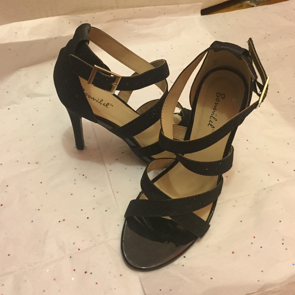 Black heels, size 8. - Picture 2 of 3
