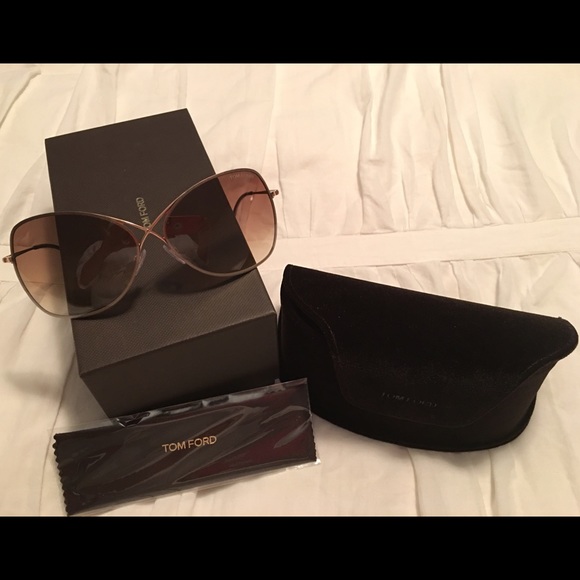 NEW LOW PRICE! Tom Ford sunglasses 🕶