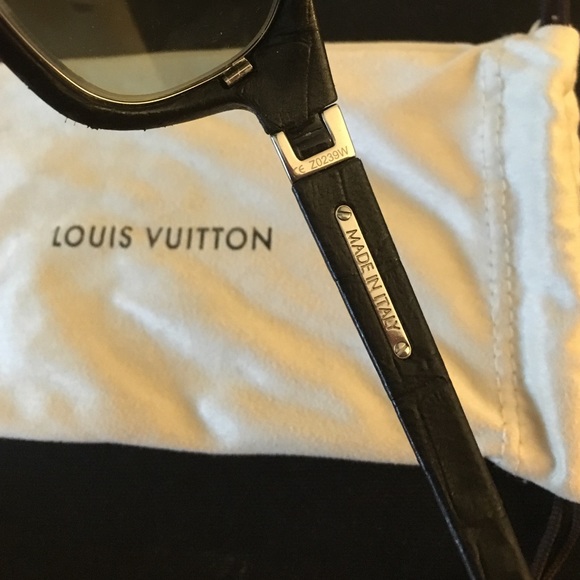 Louise Vuitton leather Sunglasses good condition - Picture 3 of 4