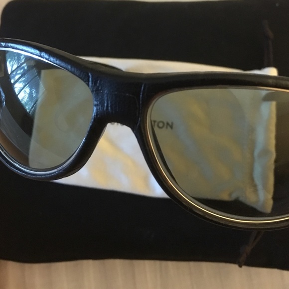 Louise Vuitton leather Sunglasses good condition - Picture 4 of 4