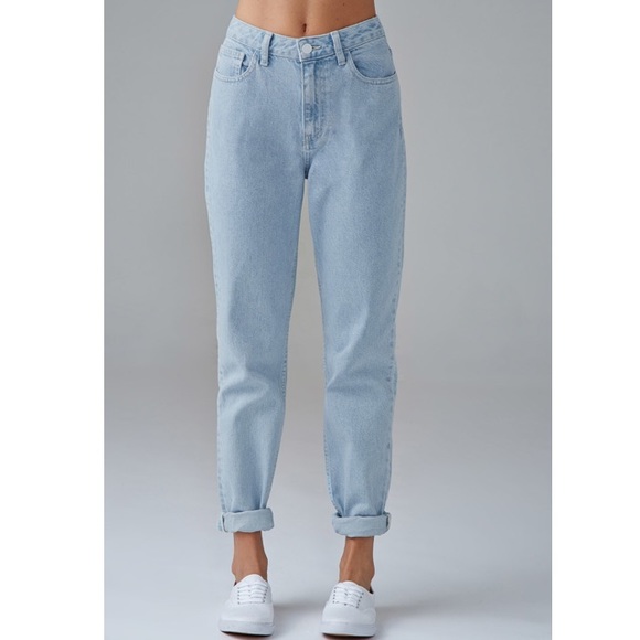 Light wash mom jeans