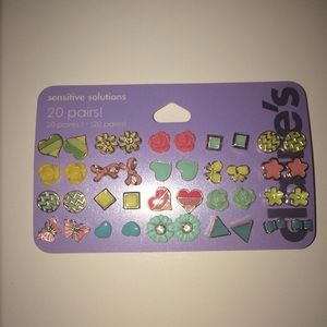 BRAND NEW 20 pack of Claire's earrings