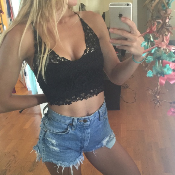 Brandy Melville Tops - ❗️SOLD❗️NWOT lace crop top