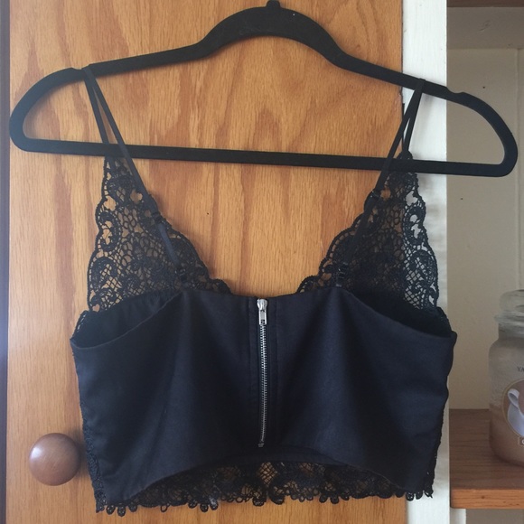 ❗️SOLD❗️NWOT lace crop top - Picture 4 of 4