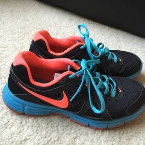 REDUCED Nike Revolution 2.  Size 8 GUC