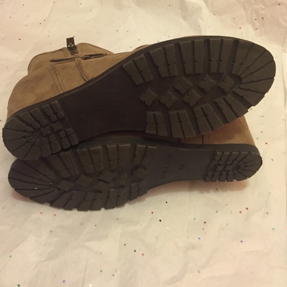 Light brown suede boots 7.5. - Picture 3 of 3