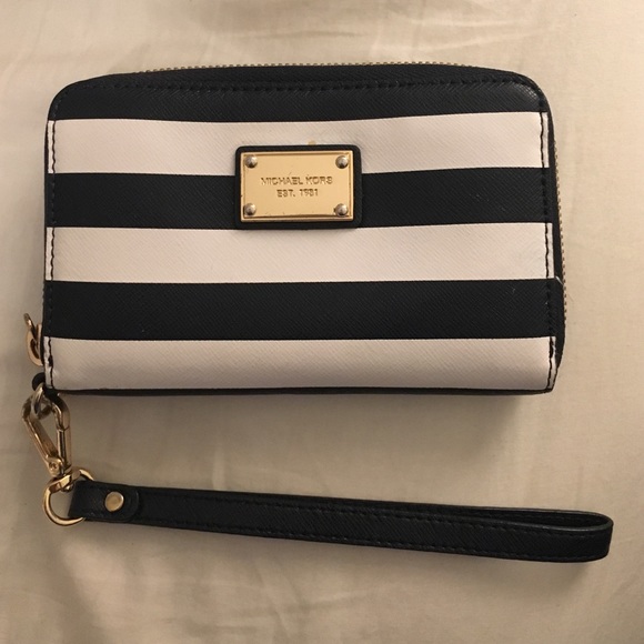 Michael kors hand wallet