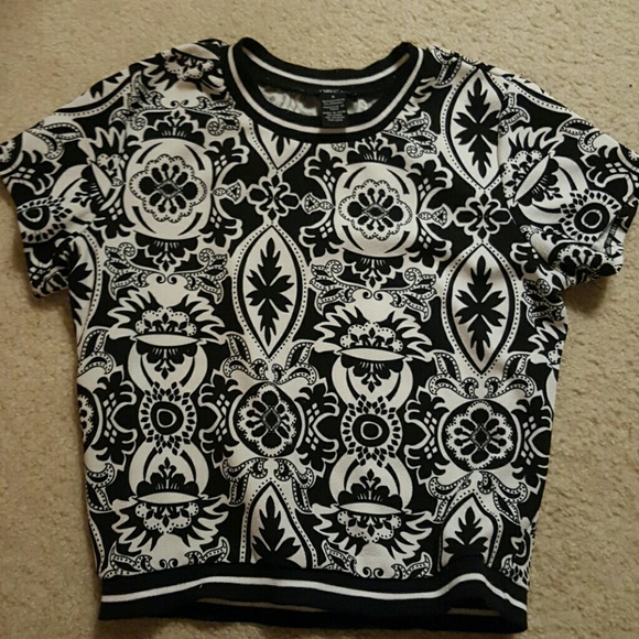 black and white pattern crop top