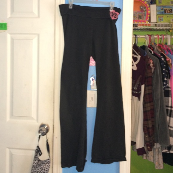 4 pairs VS Yoga Pants $20 each - Picture 2 of 4