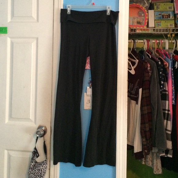 4 pairs VS Yoga Pants $20 each - Picture 3 of 4
