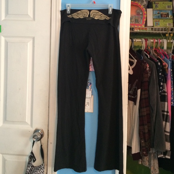 4 pairs VS Yoga Pants $20 each - Picture 4 of 4