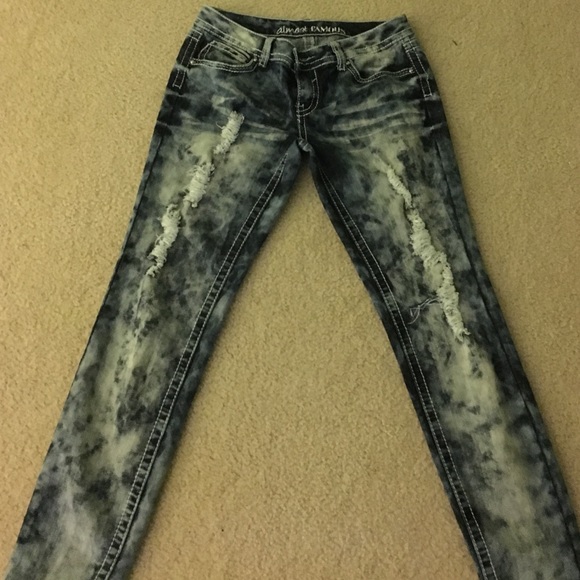 Destroyed Jeans
