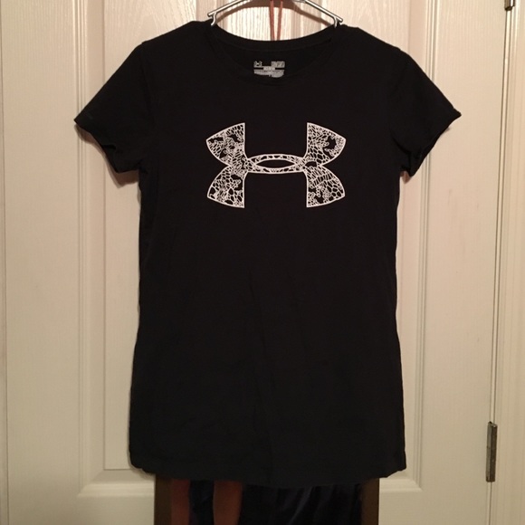 Under Armour Tops - Short-sleeved Under Armour tee