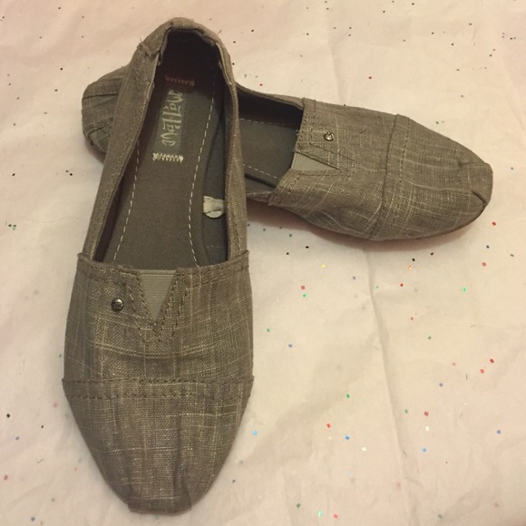Gray flats size 9. - Picture 1 of 2