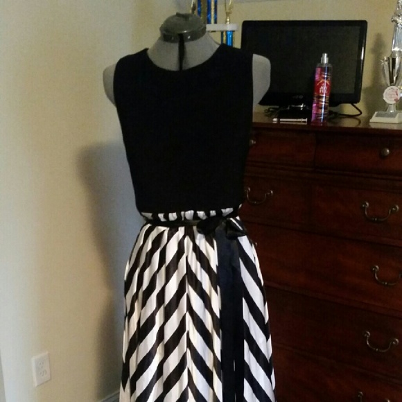 Long black and white dress