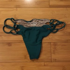 Acacia 2016 Molokini Bottom Large in Seaweed