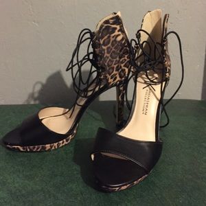 black and cheetah KARDASHIAN KOLLECTION pumps!!