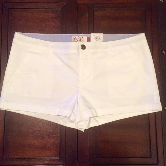 Cute White Cuffed Shorts - size 15 - Picture 3 of 4