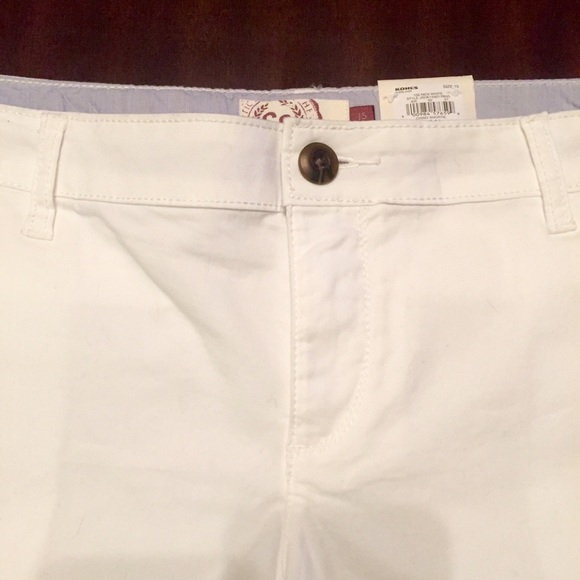 Cute White Cuffed Shorts - size 15 - Picture 2 of 4