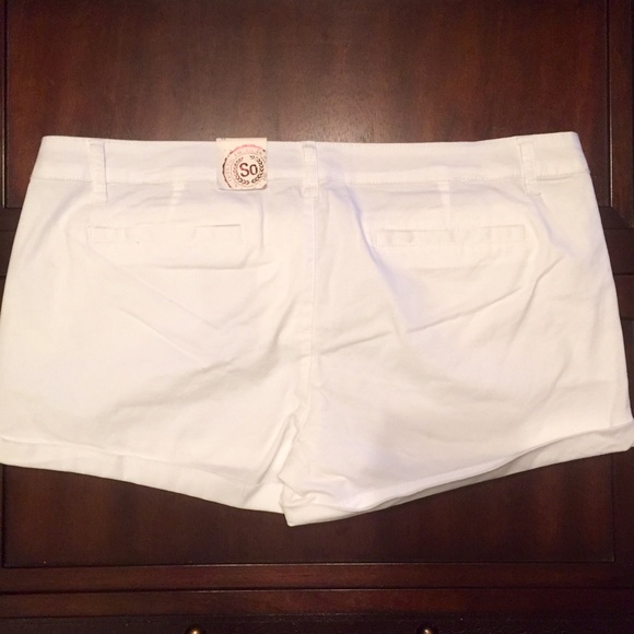 Cute White Cuffed Shorts - size 15 - Picture 4 of 4