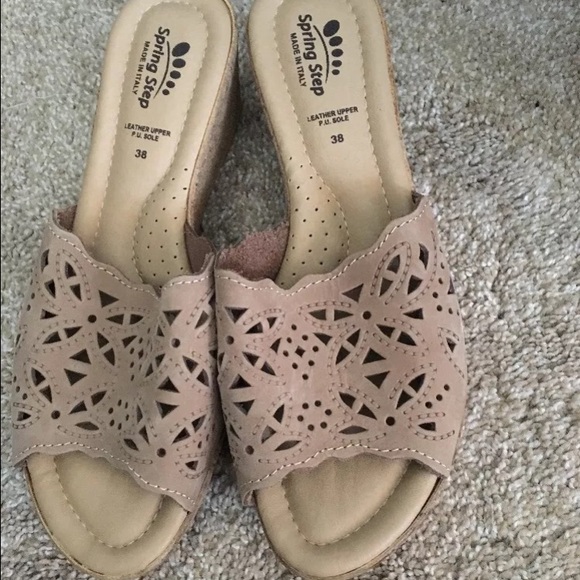 Spring Step Made in Italy cut out wedge sandal