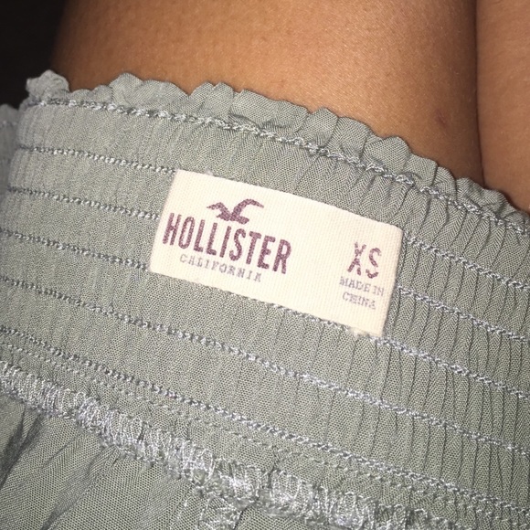 XS hollister green shorts - Picture 3 of 3