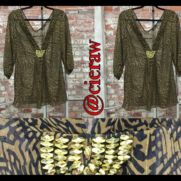 🎉NWOT🎉 PRINTED VERSATILE TOP