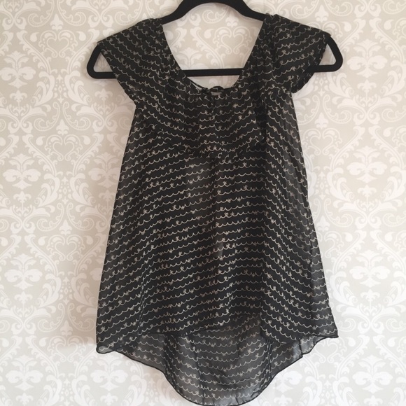 Ruffled Sleeveless Top - Picture 4 of 4