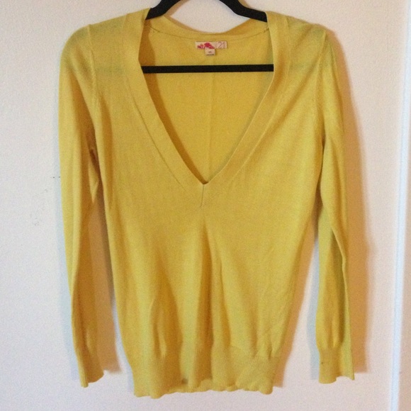 [CLOSET CLOSING] Mustard vneck long sleeve sweater