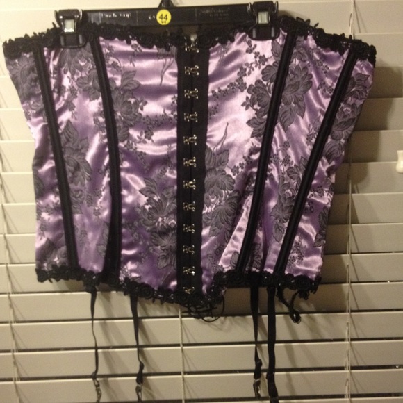Purple/black bustier. Size 44 / 2x with panties