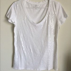 Cute sequin white t-shirt.🌟Make an offer🌟NWOT
