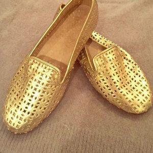 NWOT Gold Cut-Out Aerosole Loafers