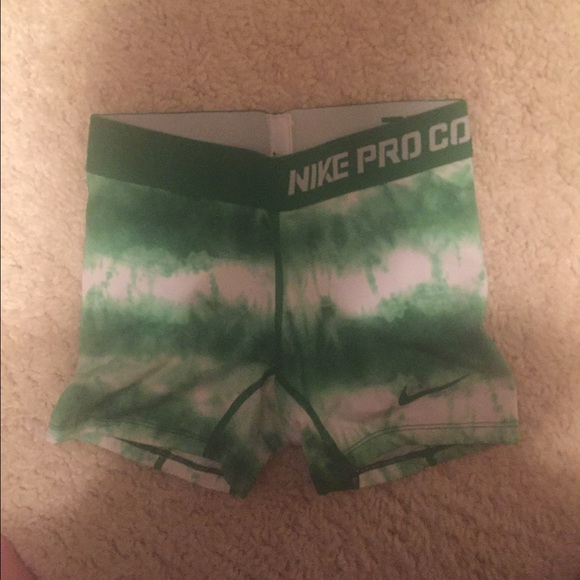 Nike pro spandex size small