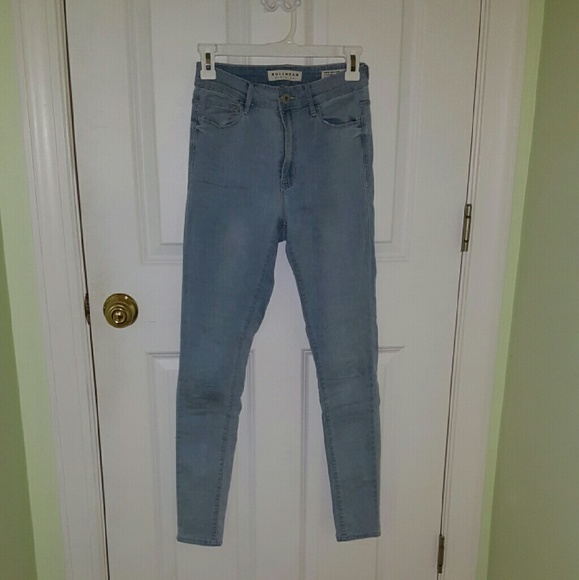 HIGH WAISTED LIGHT WASH JEANS