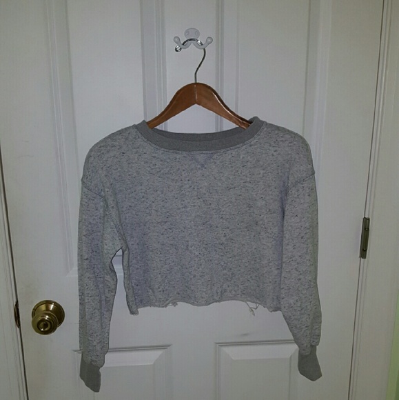 BRANDY MELVILLE CROPPED SWEATSHIRT