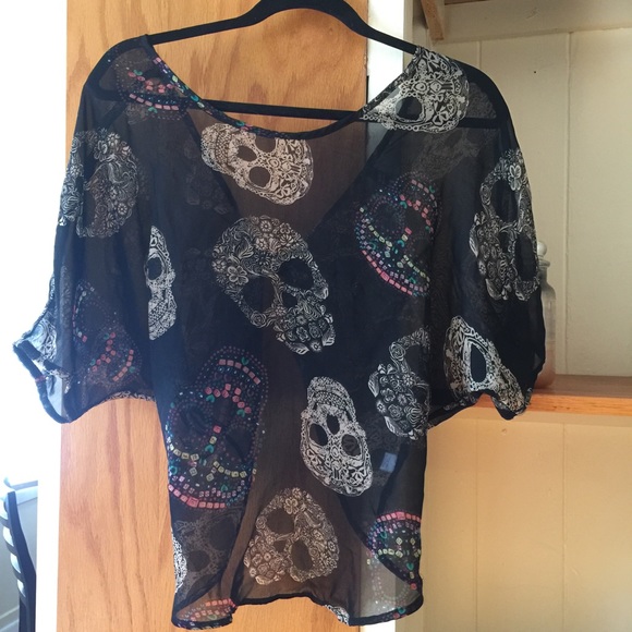 Sheer skull top - Picture 2 of 3