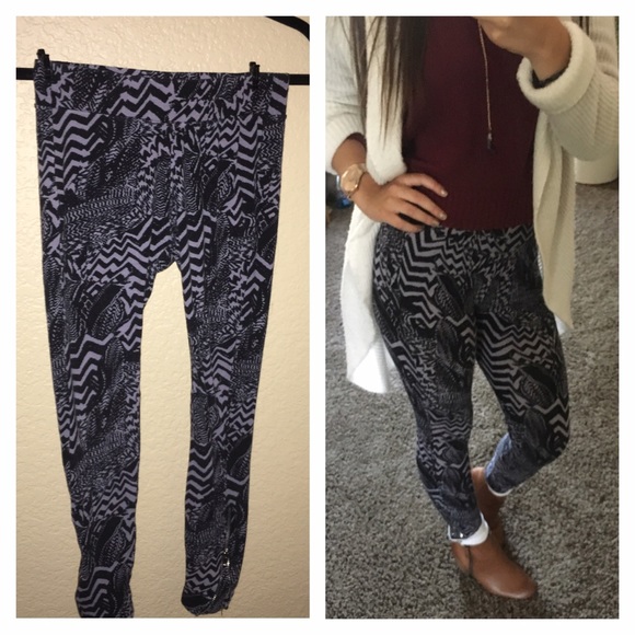 NORDSTROM PATTERNED LEGGINGS