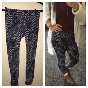 NORDSTROM PATTERNED LEGGINGS