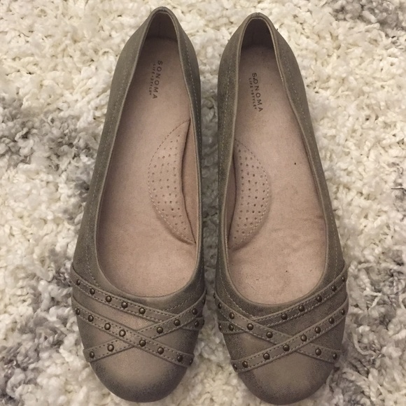 Sonoma flats. Never worn.