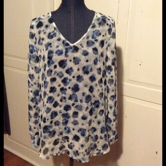Super cute sheer Liz Claiborne Top! Size L