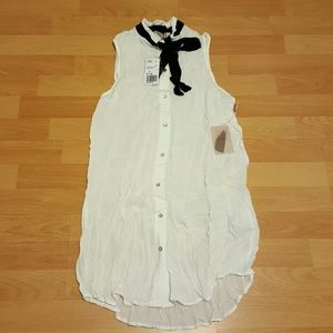 NWT Button up blouse tied at the top